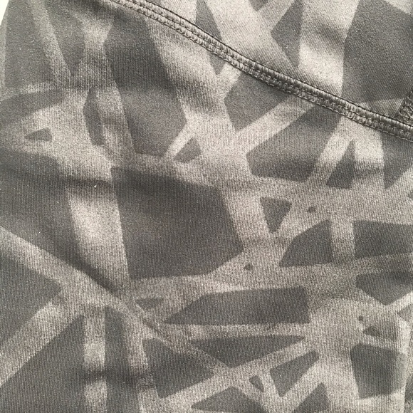 Old Navy Active Crop Leggings - Picture 3 of 8